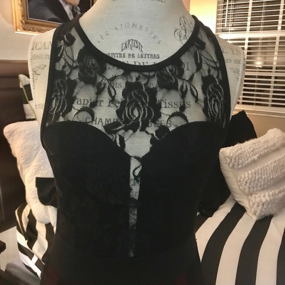 Medium black lace and darker red dress - Picture 2 of 8